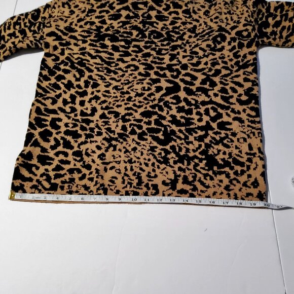 Tahari Animal Print Turtleneck Sweater Womens M Long sleeves for added warmth - Picture 5 of 7